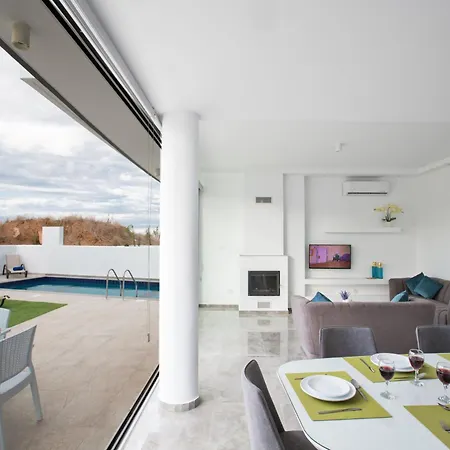 2 Schlafzimmer Mit Pool, Dachgarten, Meerblick